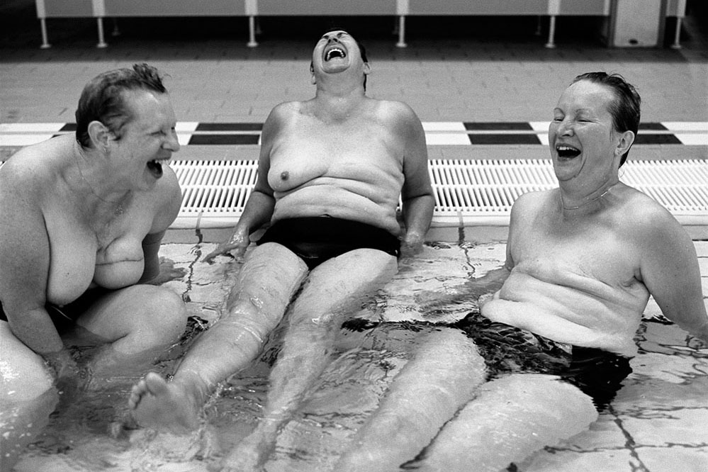 breast cancer portrait nude in swimmingpool